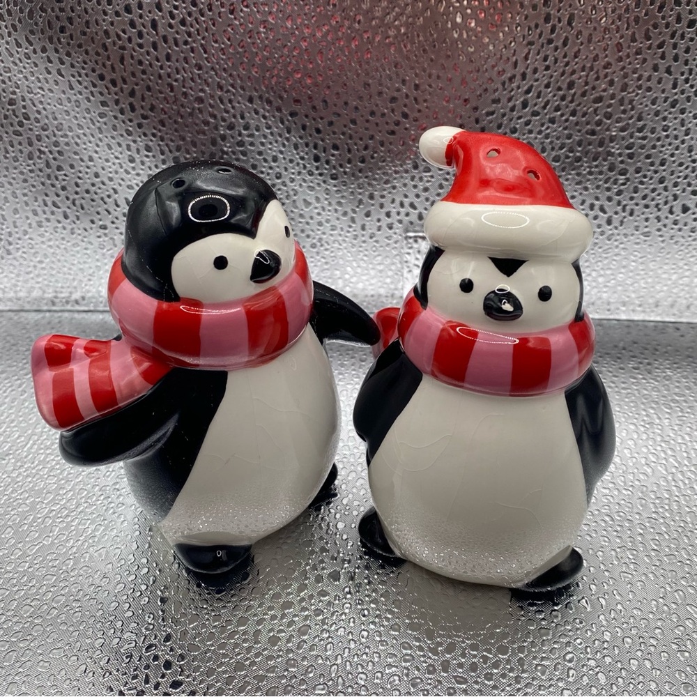 Penguin Salt and Pepper Shakers with Red Scarves Holiday 07-  Christmas Winter‎